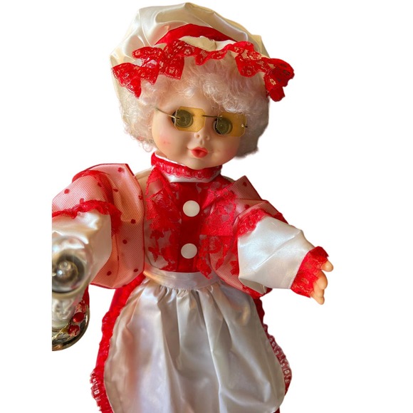 VIntage Animated Mrs Claus Waving Candle Yellow Glasses 1989 - Picture 10 of 15